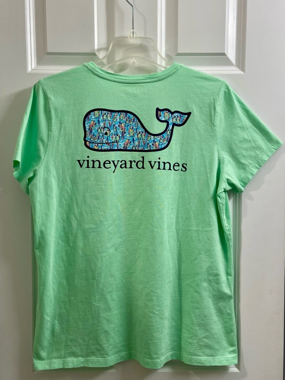 Womens Vineyard Vines Shirt L Green Whale Parrots Tropical Palm Trees Buffet Tee - Picture 4 of 9